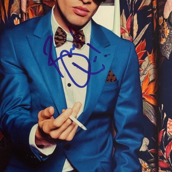 Brendon Urie Signed 8x10 Panic! At the Disco Authentic Autograph 21Graph Cert - Picture 2 of 5